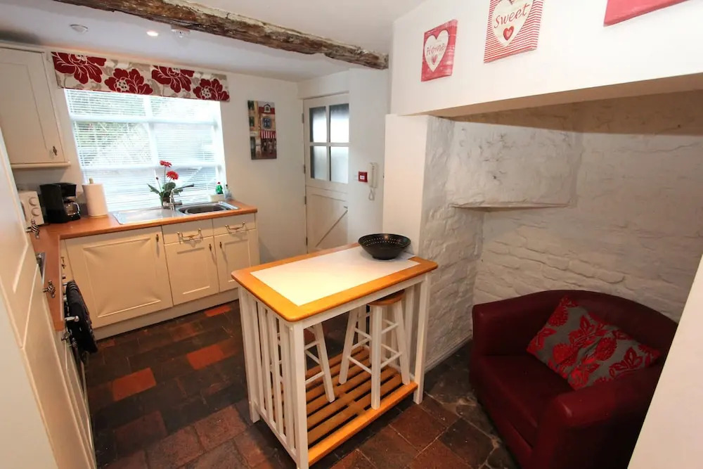 Commonhall Apartments - Character - City Centre - Three Storey