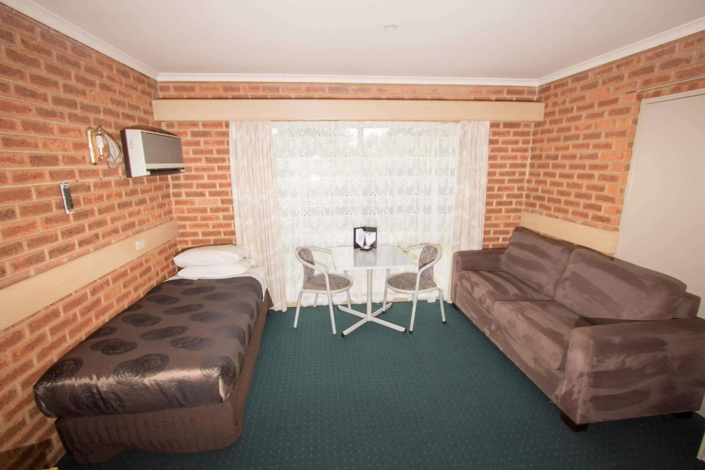 Colonial Motor Inn Bairnsdale Golden Chain Property
