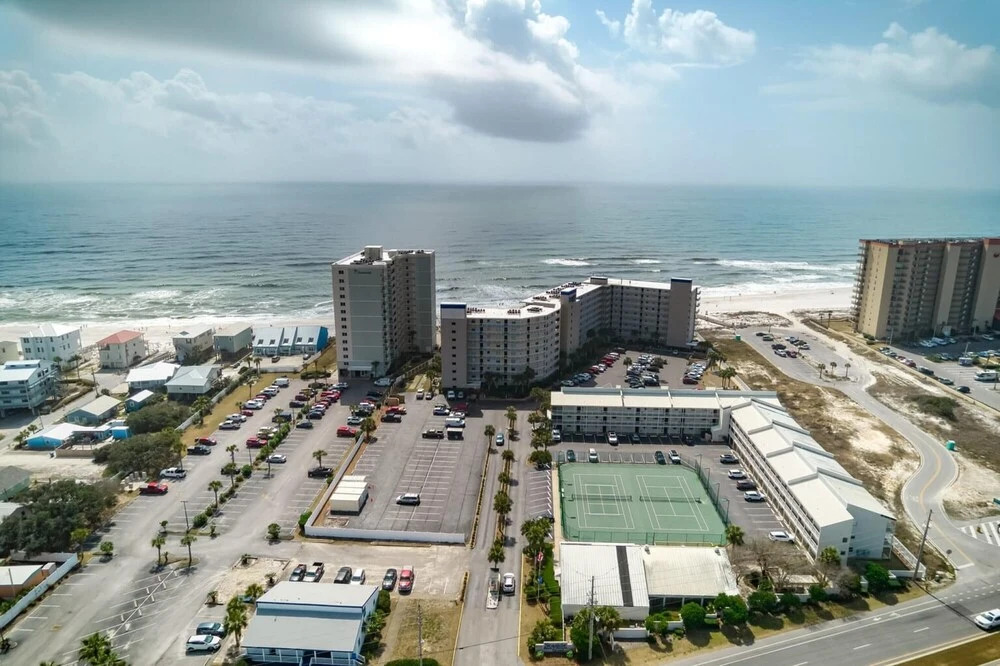 Spectacular views with numerous amenities and pools on sands of Orange Beach