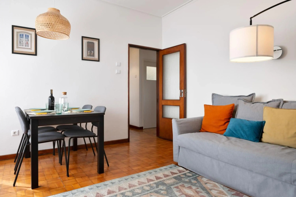 ! Luminous 2BR Top Floor ! Praça da República