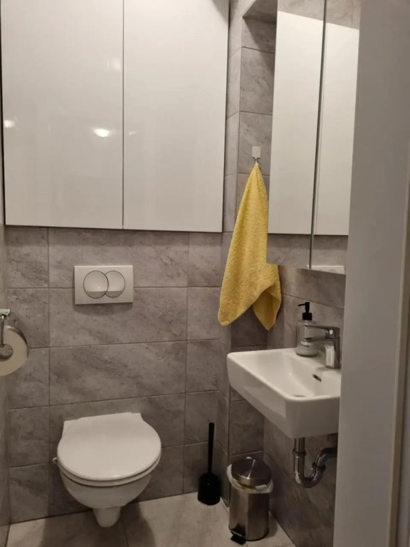 Modern 4-Star luxury apt - WFH Ready, Free Parking