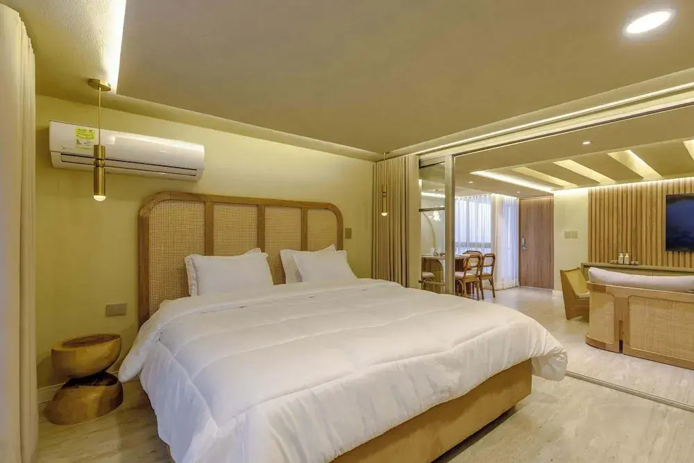 w Chic 2BR w Balcony in Cartagena Historic Center