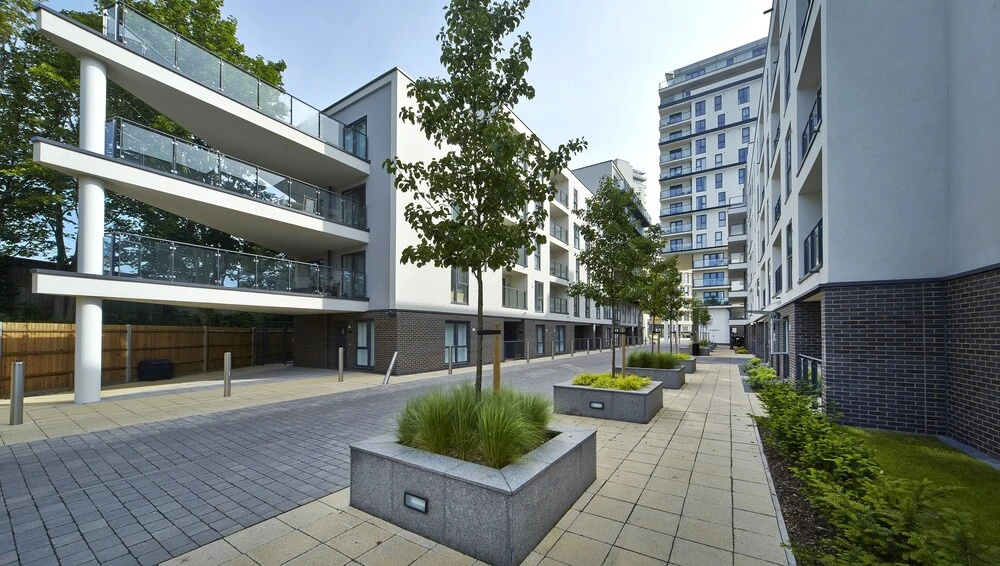 New Central Woking 1 and 2 Bedroom Apartments with Free Gym, close to Train Station