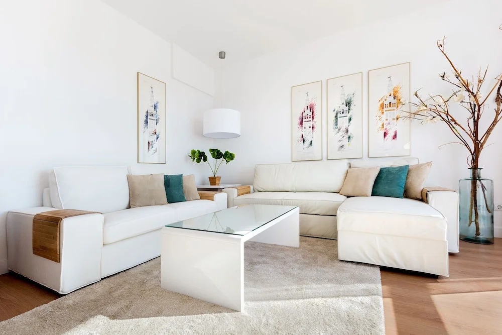 Wonderful Location in La Magdalena Square 2 BD Apartment With Great Views. San Pablo IV