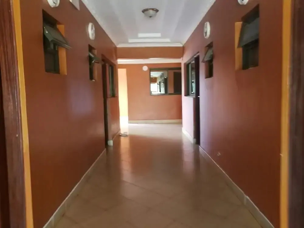 Silvia's  Inn Hotel