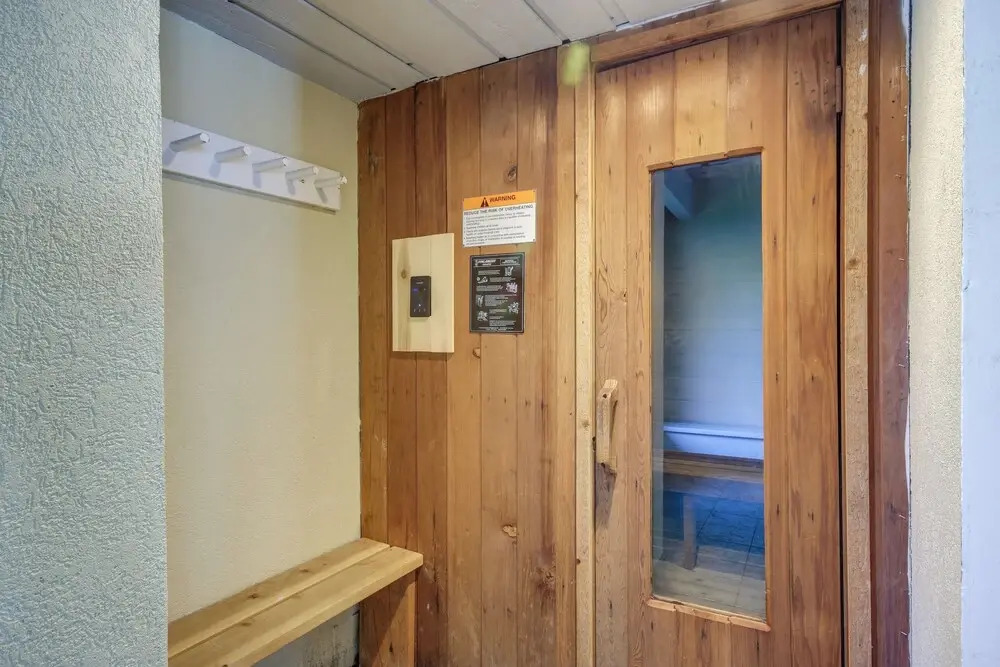 Cozy Condo Near Golf, 7 Mi to Big Sky Resort!
