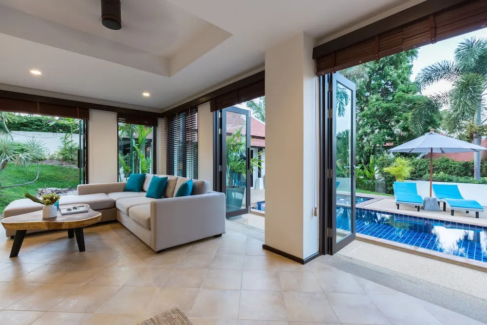 Villa Divina - Stunning Pool Villa 3 Mins Walk to Beach