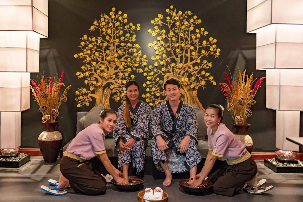 Angkor Miracle Reflection Club