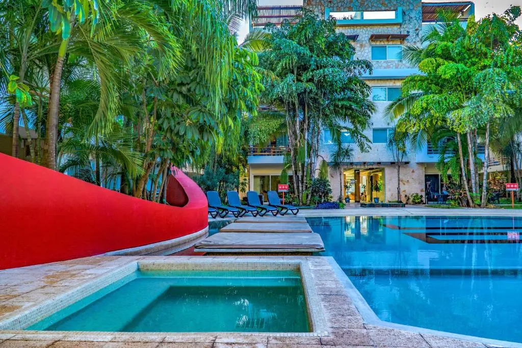 Condo Solana - Modern 2 Bedroom with BBQ and Gym - At Sabbia Condos