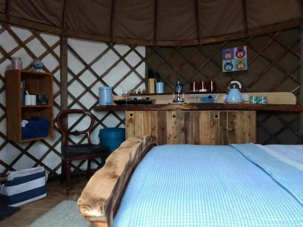 Bembridge Harbour Yurt - Log Burner - WiFi
