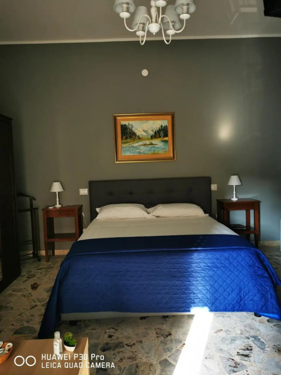 LARENA ROOM