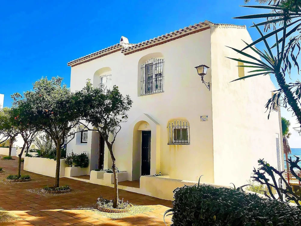 Dona Lola Micaela  Beach front duplex apartment with open sea and beach views located between Marbella and Fuengirola CS148