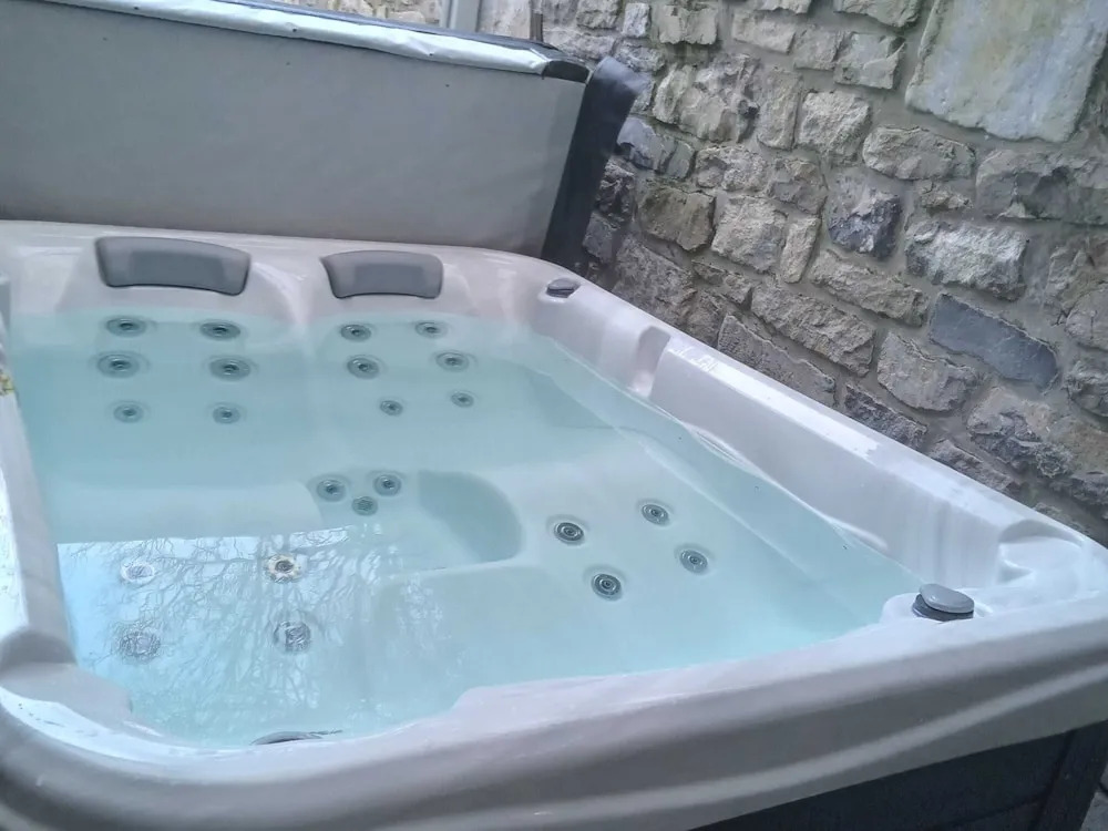 Cottage with Bubble Bath