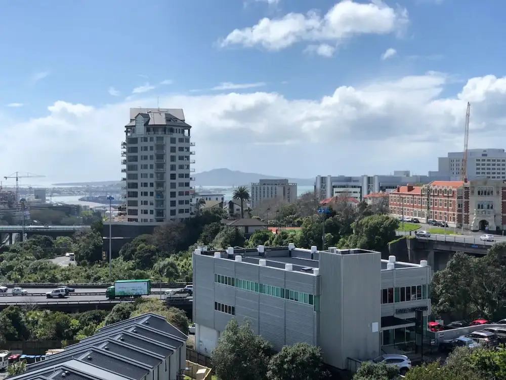Sunny 2 Bedroom Flat in Grafton with City Views