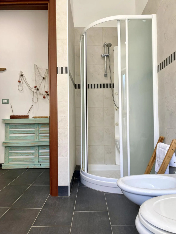 Apartment in villa, suitable for families, swimming pool, large outdoor spaces-Salice by Villa Rita