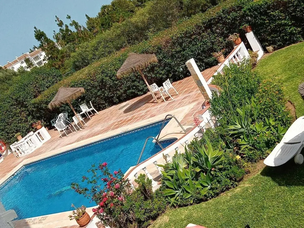 Impeccable 2-bed Apartment Ecuador, Los Claveles