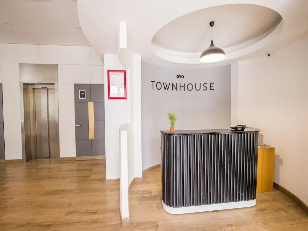 OYO Townhouse 022 Koregaon Park Pune