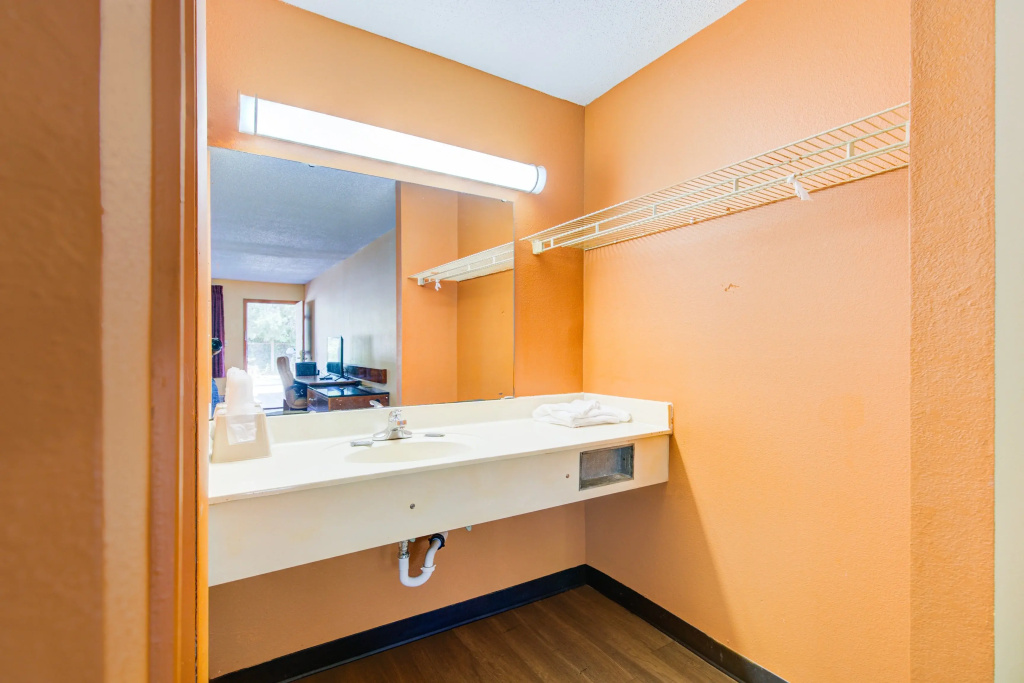 Hotel O Deluxe Inn Kingstree SC HWY 52