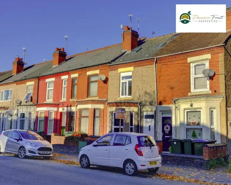 5 Bedroom - 5 Bathroom House By Passionfruitproperties close to Coventry City Centre with Free Wi-fi and garden - 34HRC