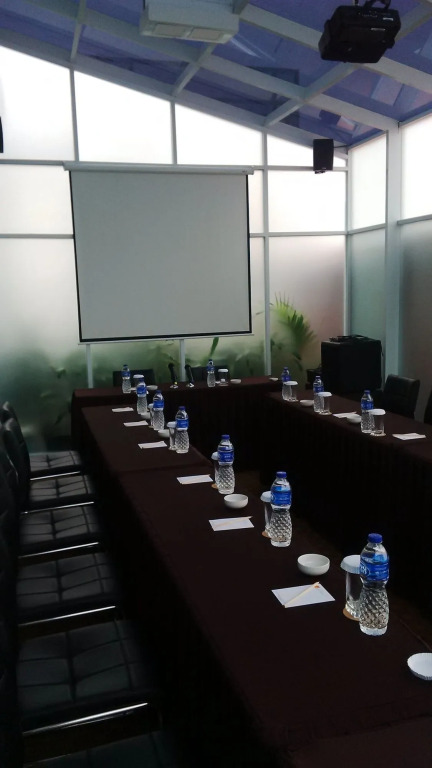 V Hotel Tebet
