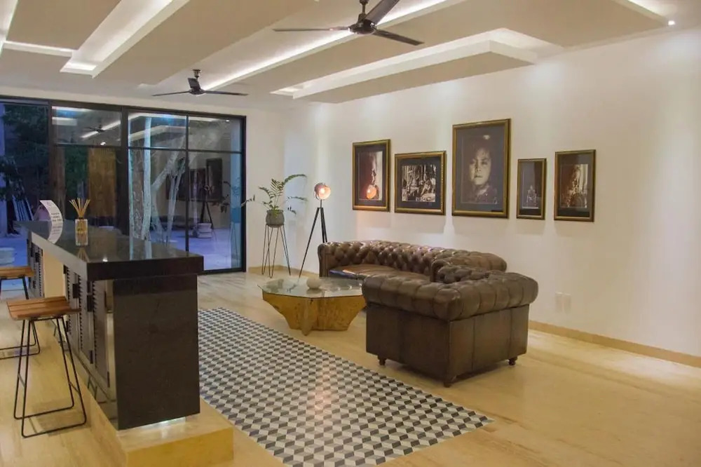 Amira Central 106