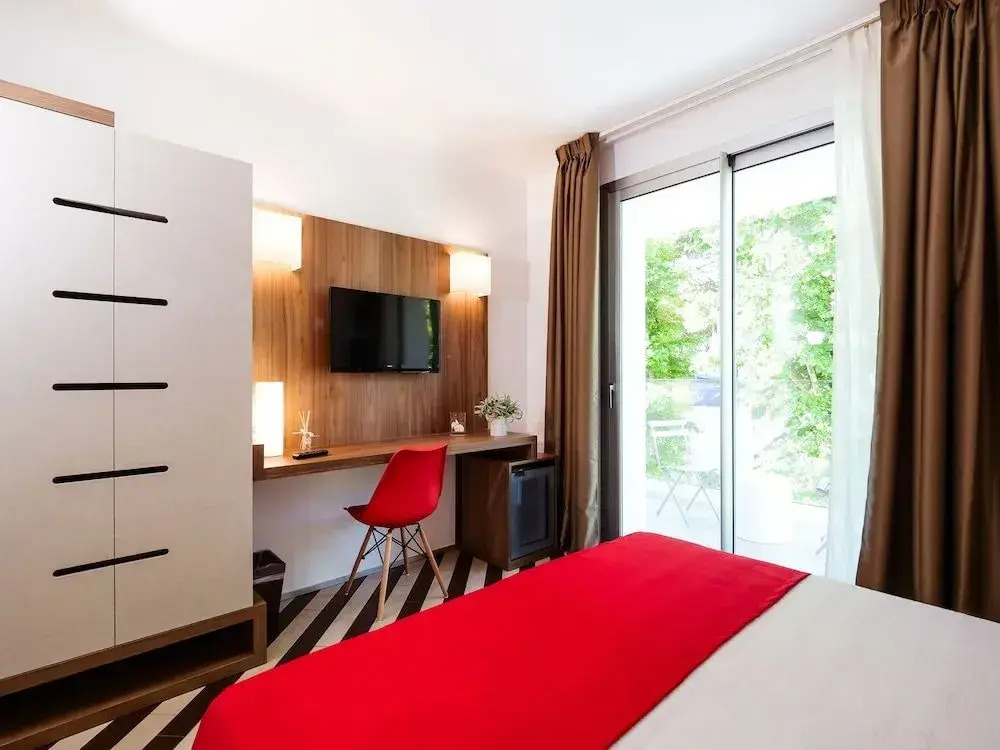 Dan Hotel