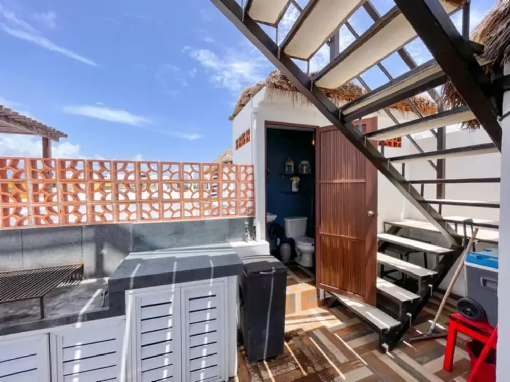 Deluxe Penthouse w 2 Story Patio and Ocean View