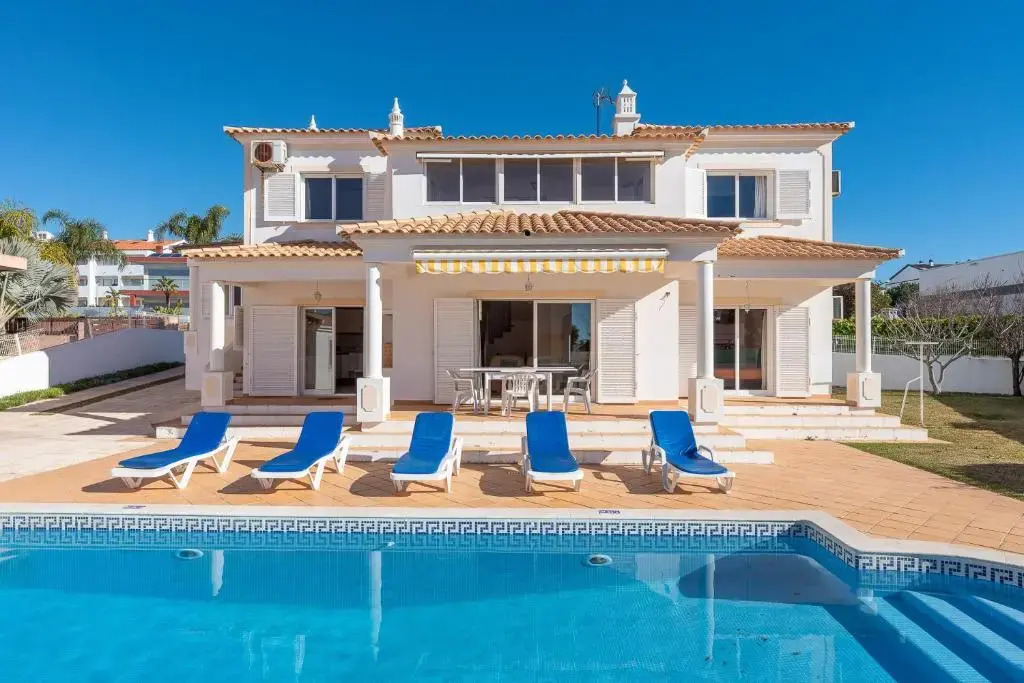 Villa Gui by Gabi Miguel