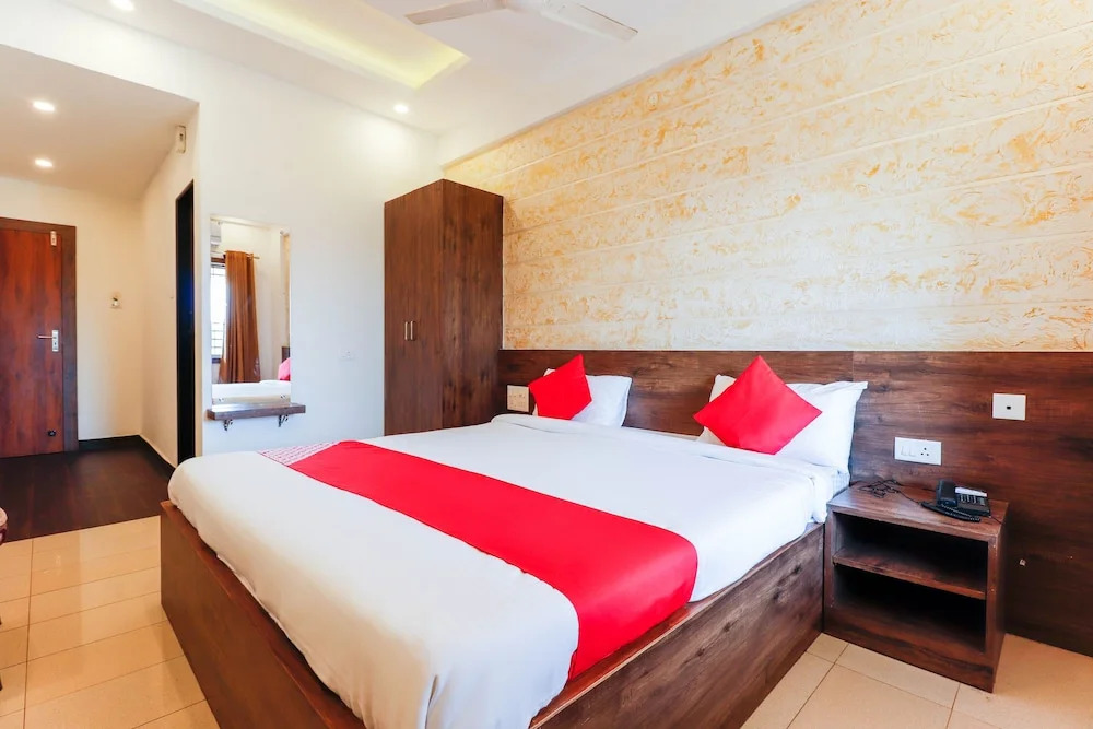 Oyo 28076 Samrudhi Residency