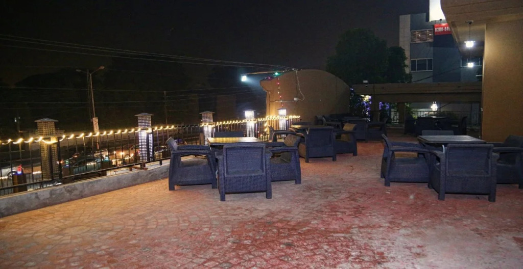 Hotel 12J