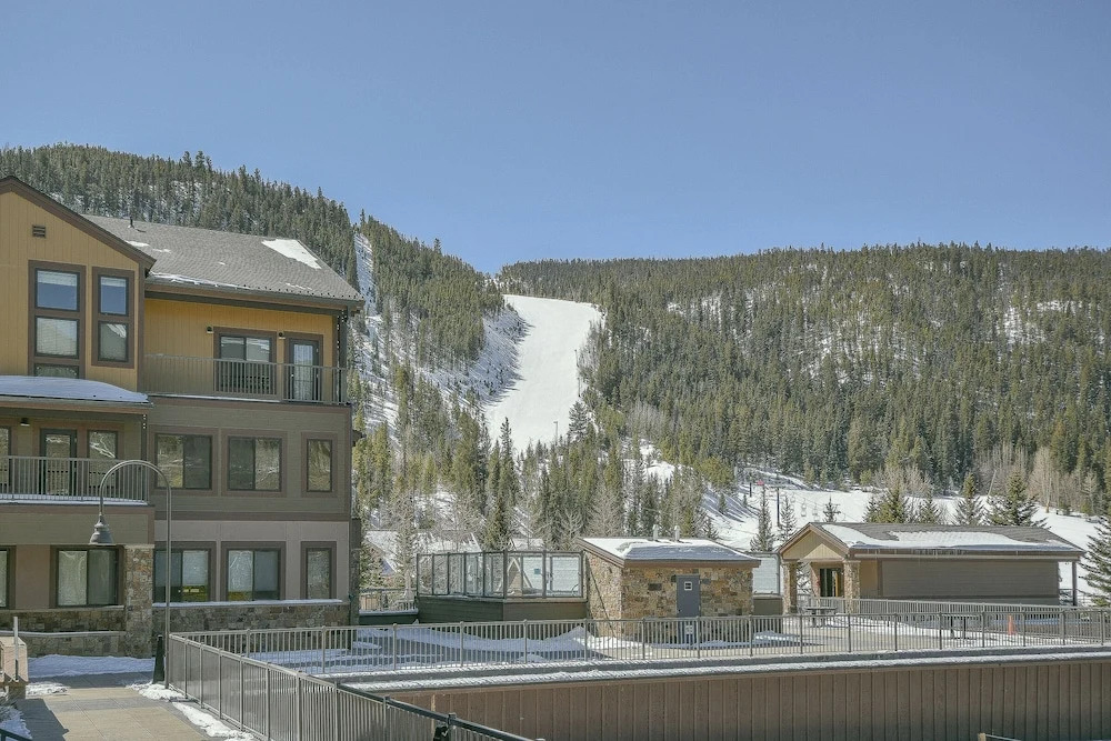 Slopeside 2736