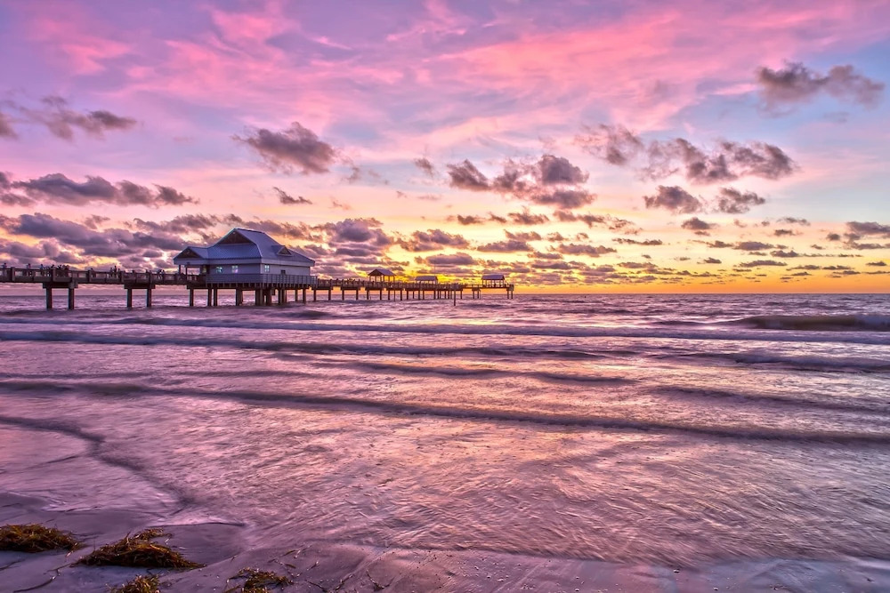 New Listing! Walkable Beachside W/ Pool 3 Bedroom Condo