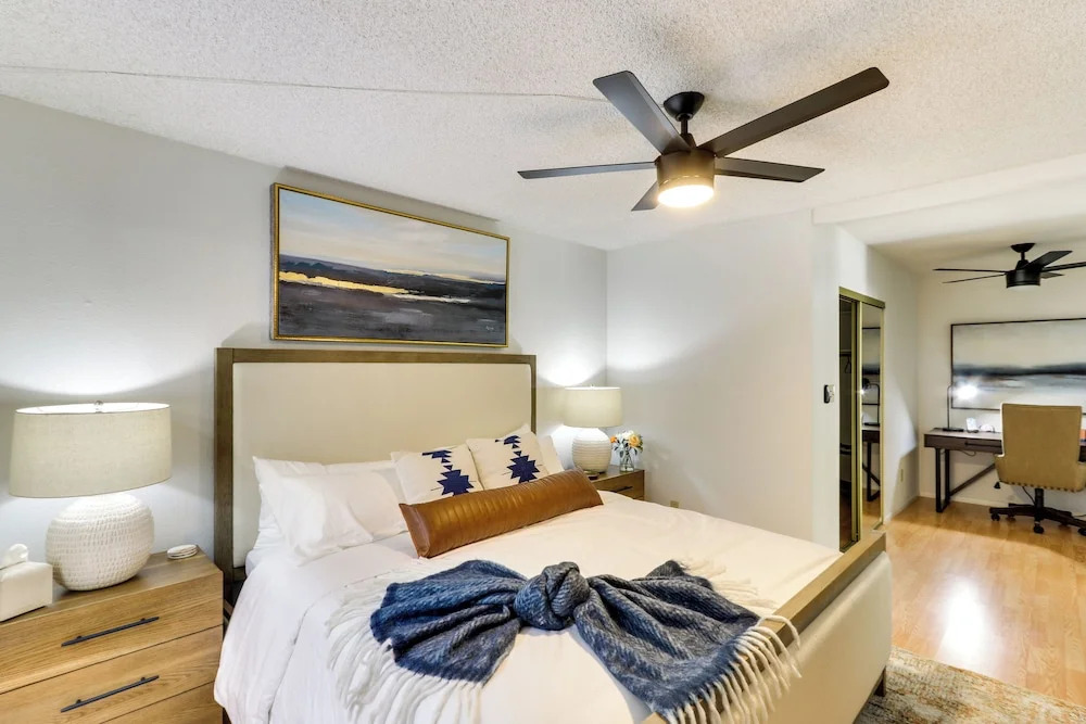 5 Mi to Ocotillo Golf Course: Chic Sun Lakes Home!