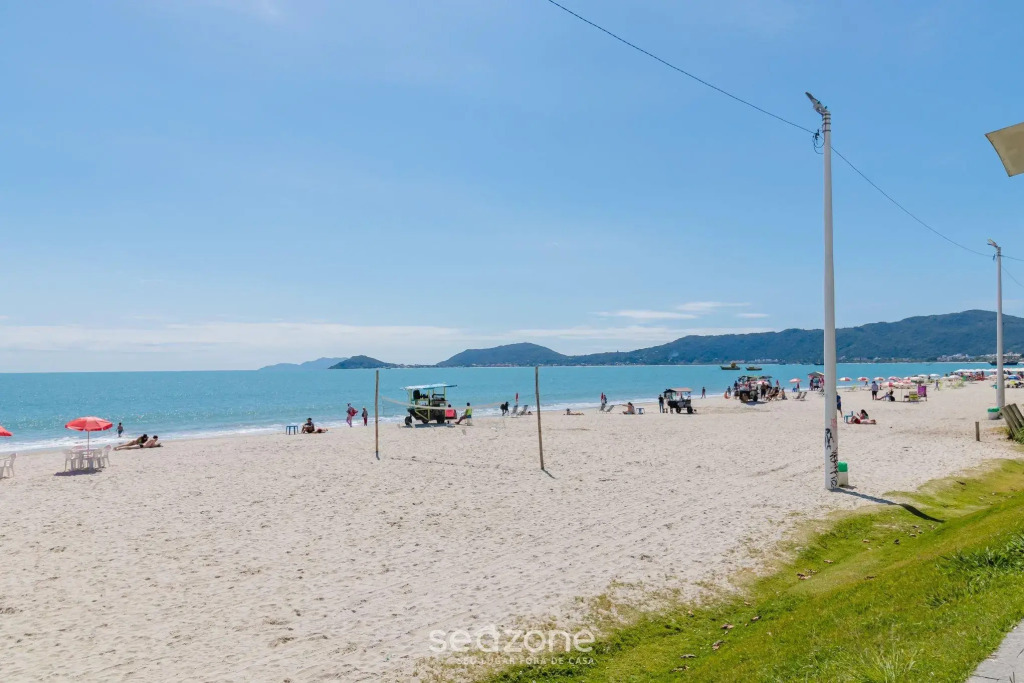 Ótimo apto de frente à praia LBM306