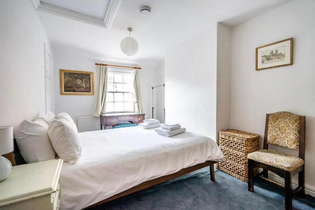 6 Monkbar Court