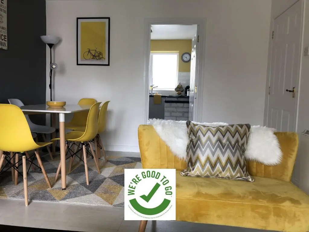 Ardenlee - Stylish 3 bed apt close to city, parking and WIFI