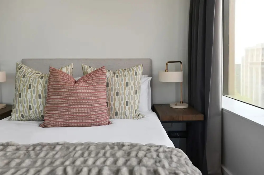 15th-floor 2-bed Panoramic City Views Modern Living