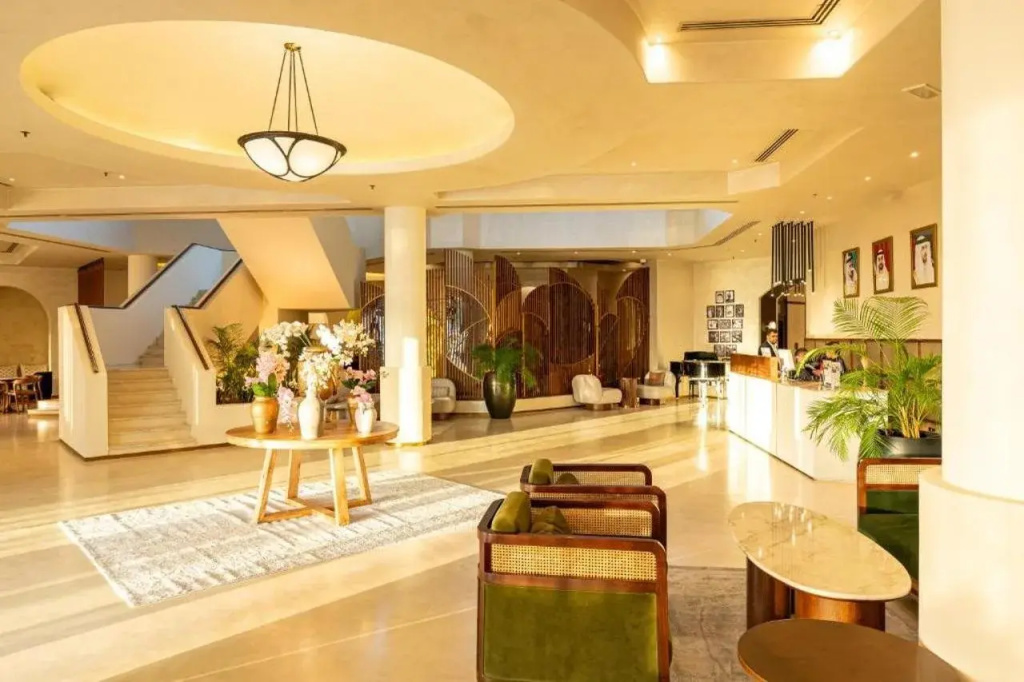 Отель Majestic Cove Hotel
