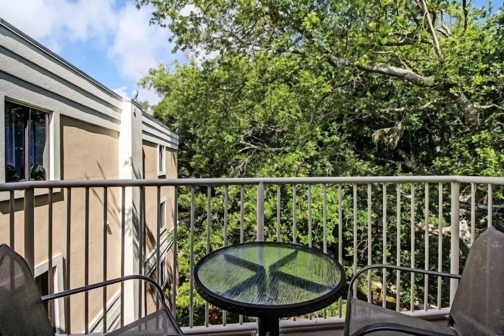 2126 Beachwood