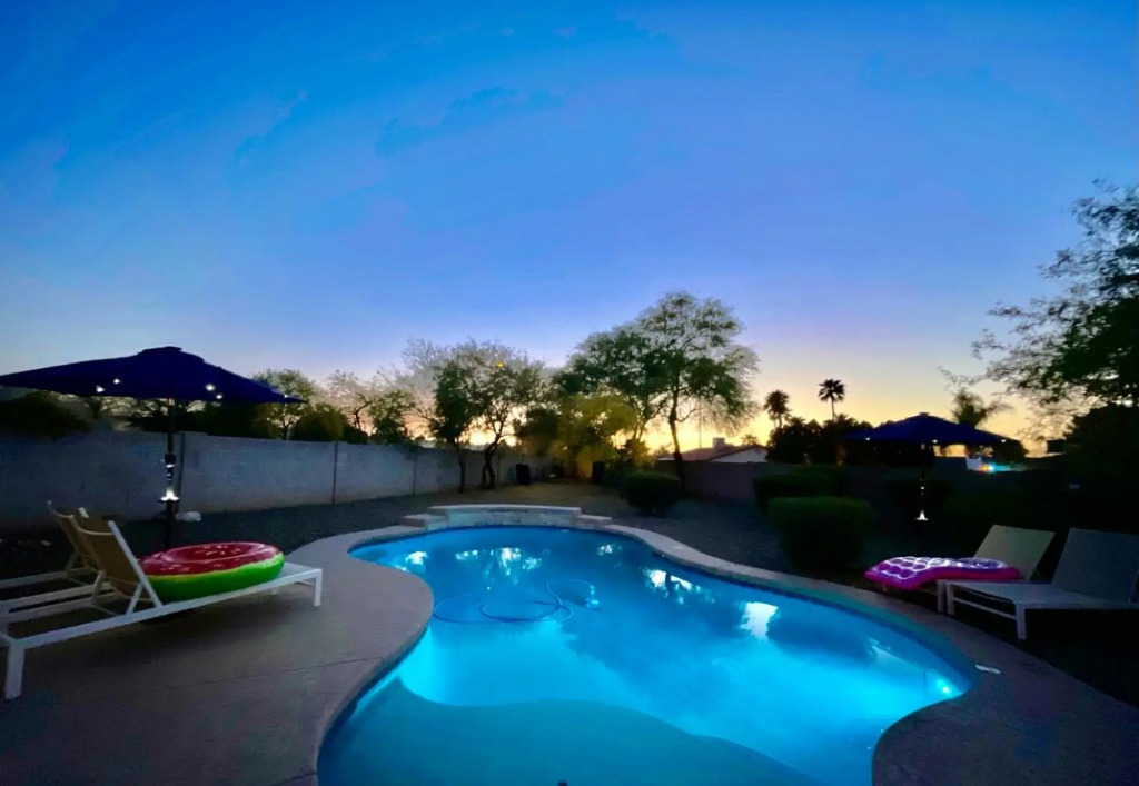 The Scott With Heated Pool by Homeslice Stays