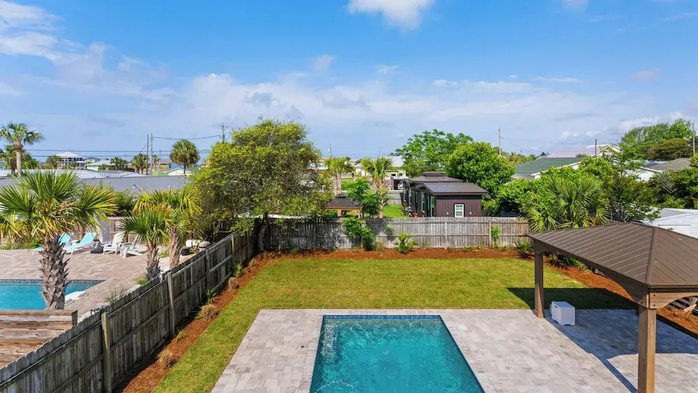 4 Minutes to the Beach! Cute & Coastal With Room for 9