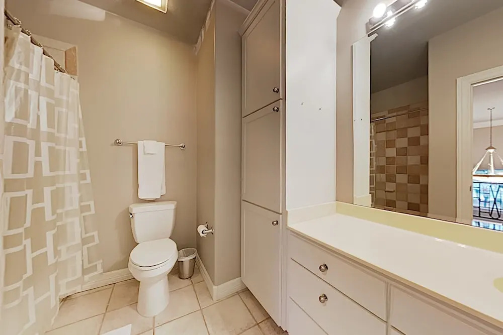 West Lake Wonder W/ Private Pool & Outdoor Kitchen 6 Bedroom Home