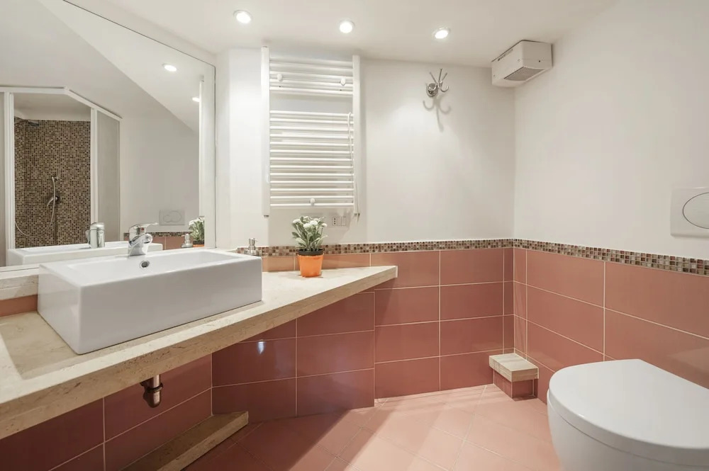 Inviting 3-bed Apartment in Roma 4mins to Colosseo