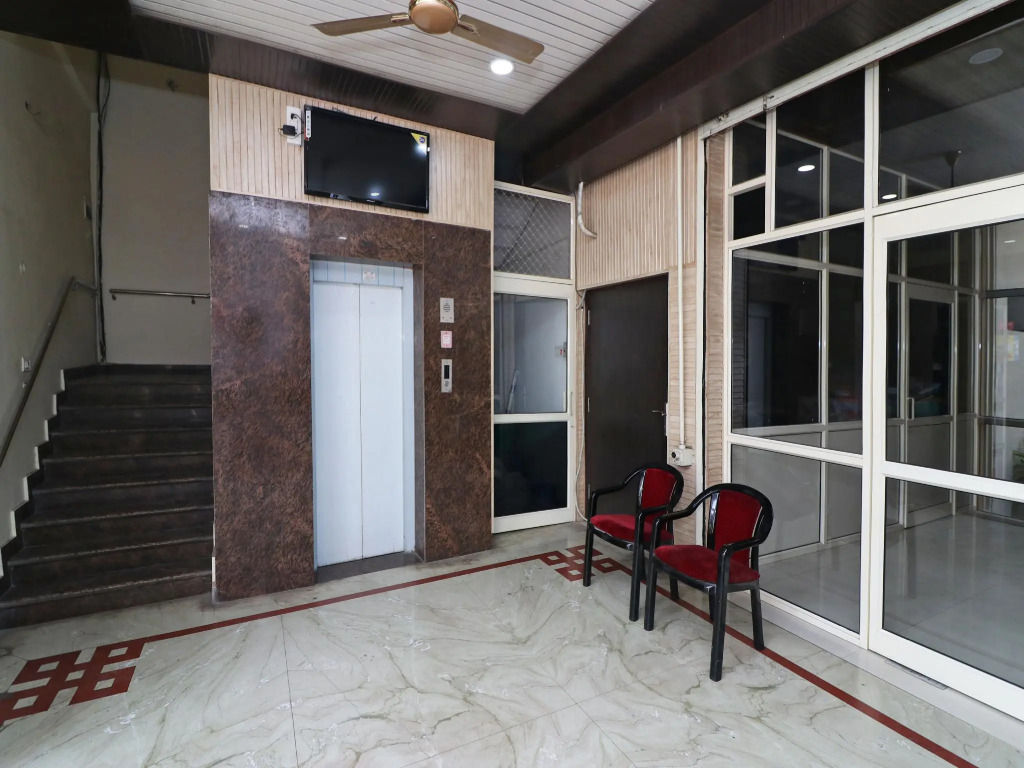 OYO 14161 Hotel ASDR