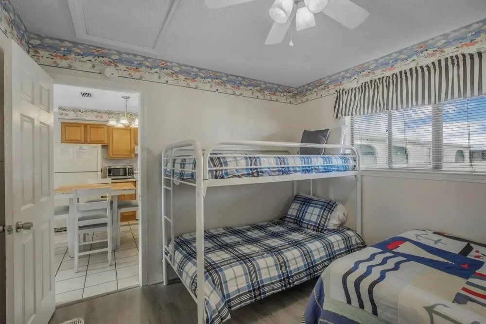 Pleasant Condo With Pool and Walk to Beach