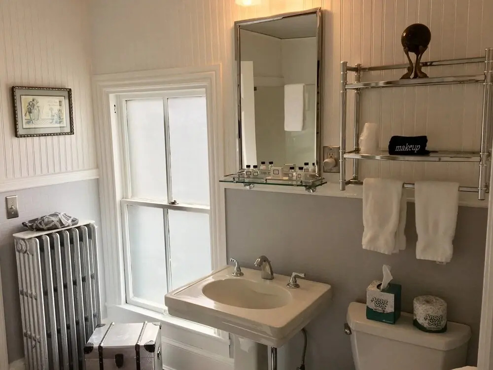 Queen Vic Guest House