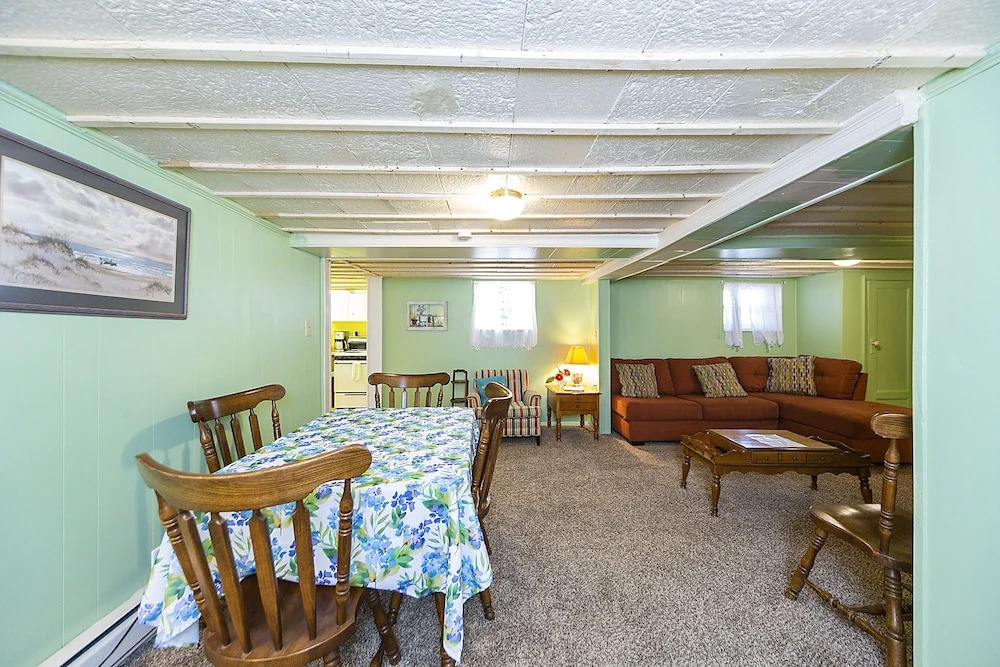 Rustic Beach Front Apt - Cozy And Right On The Beach 2 Bedroom Apts