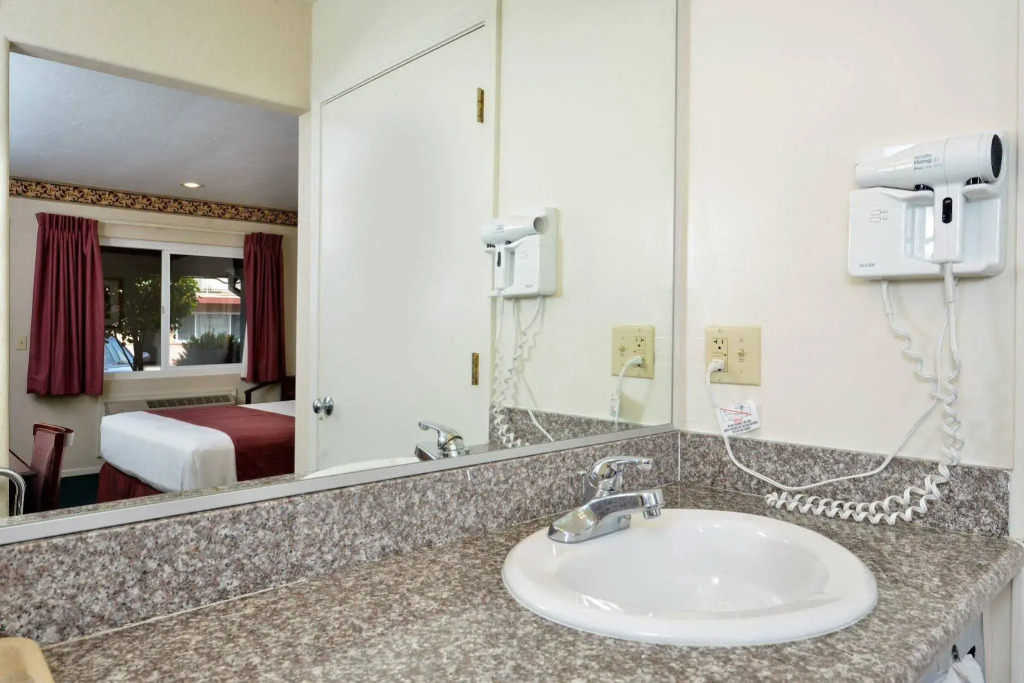 Americas Best Value Inn - Sky Ranch Palo Alto