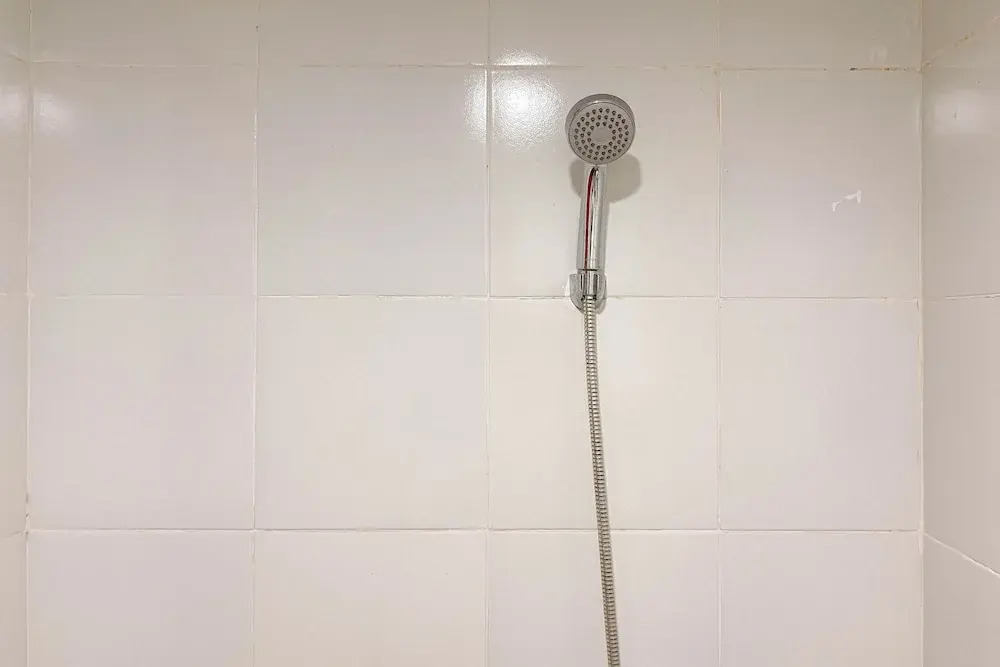 Warm And Simple 1Br Apartment At Vittoria Residence