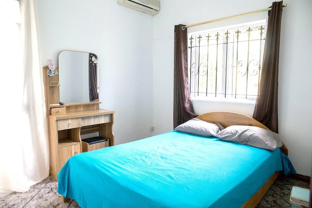 House With 3 Bedrooms in Flic en Flac, With Shared Pool, Enclosed Garden and Wifi